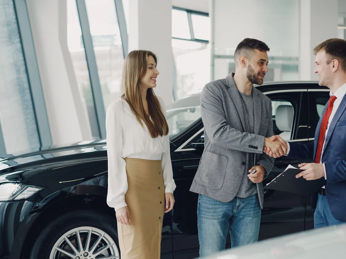 Venta de un auto en una agencia